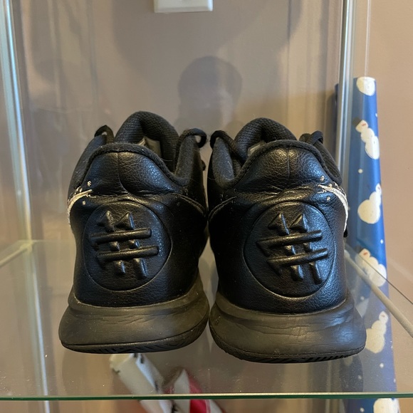 Kyrie Fly Trap - Picture 3 of 7